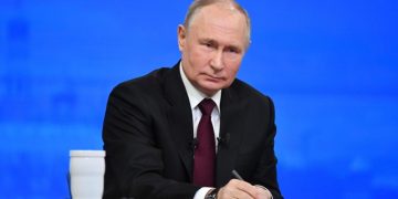 Путин установил 15 мая День военно-политических органов в ВС