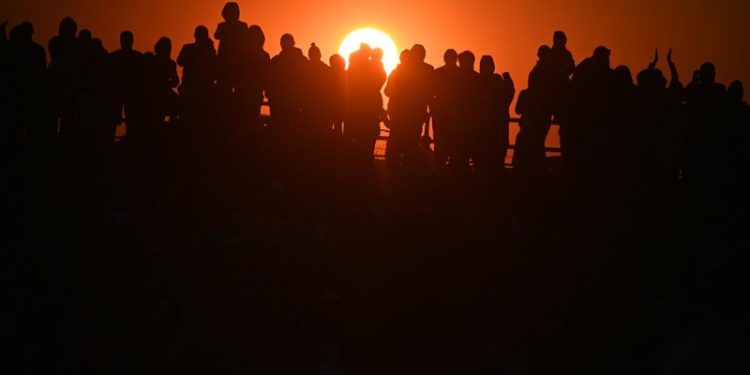 Средняя зарплата в России за месяц выросла на ₽40 тыс.