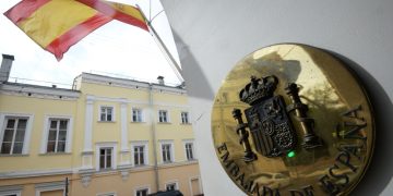 У России практически не осталось отношений с Испанией, заявил Песков