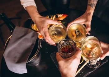 Ученые из КНР назвали наиболее безопасный для здоровья алкогольный напиток