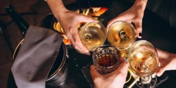 Ученые из КНР назвали наиболее безопасный для здоровья алкогольный напиток