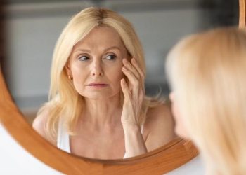 Ученые нашли химикат в популярных вещах, из-за которого люди быстро стареют