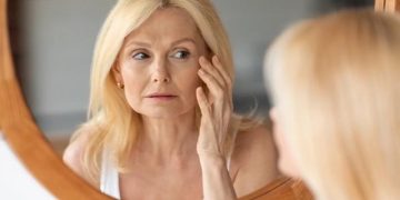 Ученые нашли химикат в популярных вещах, из-за которого люди быстро стареют