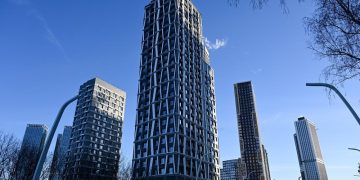 За год спрос на новостройки Москвы и Подмосковья упал почти в 2 раза