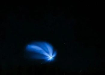 Жители Коми увидели яркие следы в небе