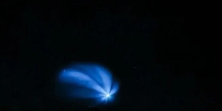 Жители Коми увидели яркие следы в небе