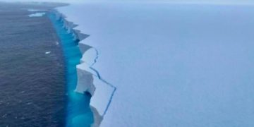 Айсберг А23а почти разрушился после 40 лет дрейфа