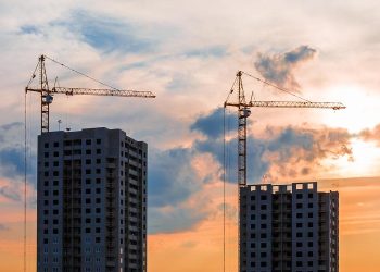 Аналитики оценили падение продаж новостроек в России за год