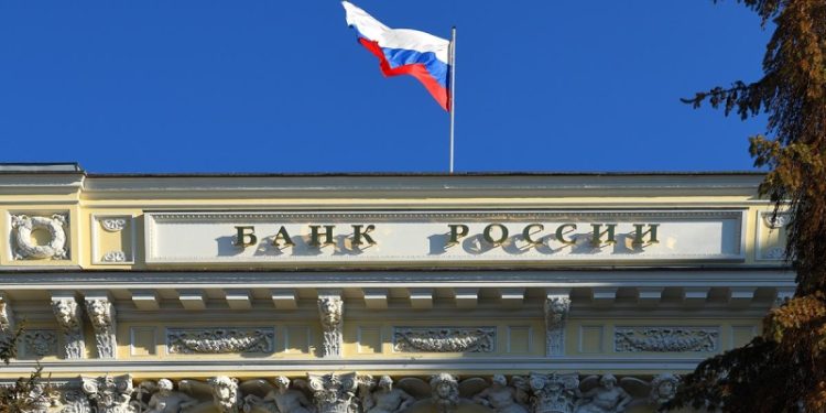 ЦБ восьмой раз подряд снизил ключевую ставку: чего ждать от ипотеки