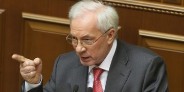 Донбасс никогда не будет входить в состав Украины, заявил Азаров