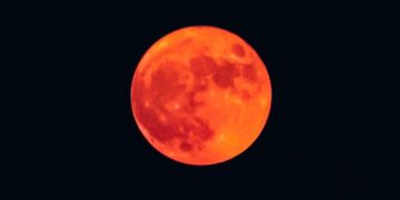 Эксперимент «с причудой». Американцы собираются устроить пожар на Луне