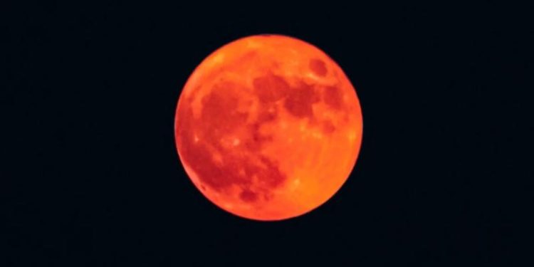 Эксперимент «с причудой». Американцы собираются устроить пожар на Луне