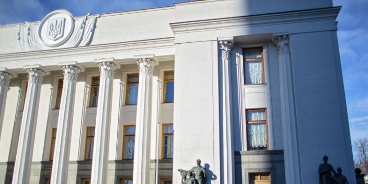 Эксперт прокомментировал угрозы Зеленского депутатам Рады