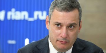 Хинштейн опроверг информацию об уходе главы курского правительства с поста