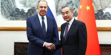 Лавров и Ван И обсудили конфронтацию в Персидском заливе