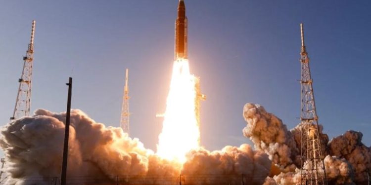 Люди туда ещё не летали. Почему миссия «Артемида II» вызывает тревогу