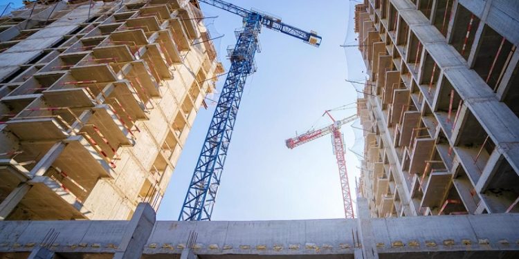 От массового до элитного: у каких девелоперов больше всего упала выручка