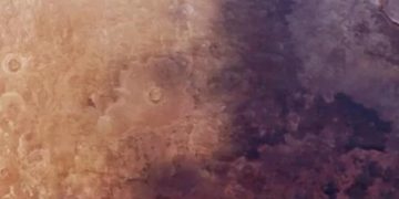 Ползущий феномен. На Марсе уже 50 лет движется загадочная «тень»