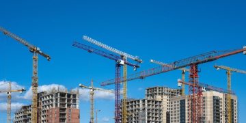 Регионы с дефицитом и переизбытком новостроек: в чем их риски