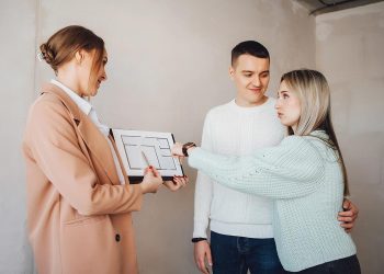 Сенаторы подготовили закон о регулировании работы риелторов