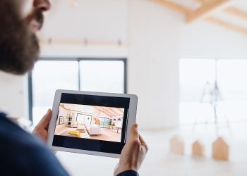 Стрим вместо шоурума: девелоперы стали продавать квартиры в прямом эфире