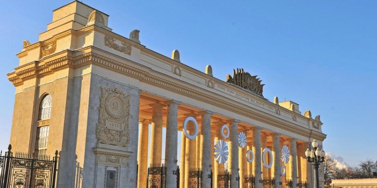 В Москве отреставрируют главный вход в Парк Горького