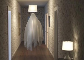 Звук, вызывающий ужас. Учёные объяснили, откуда в старых домах привидения