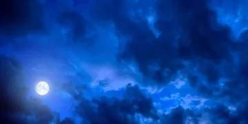 Когда и во сколько наблюдать Голубую Луну в мае 2026 года?