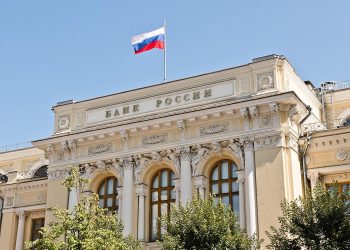 ЦБ в 9-й раз подряд снизил ключевую ставку. Как это отразится на ипотеке
