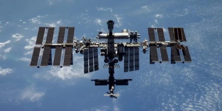 Корабль Cargo Dragon отстыковался от МКС и приводится в Калифорнии