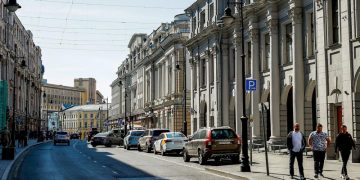 Названа самая пустующая торговая улица Москвы этим летом