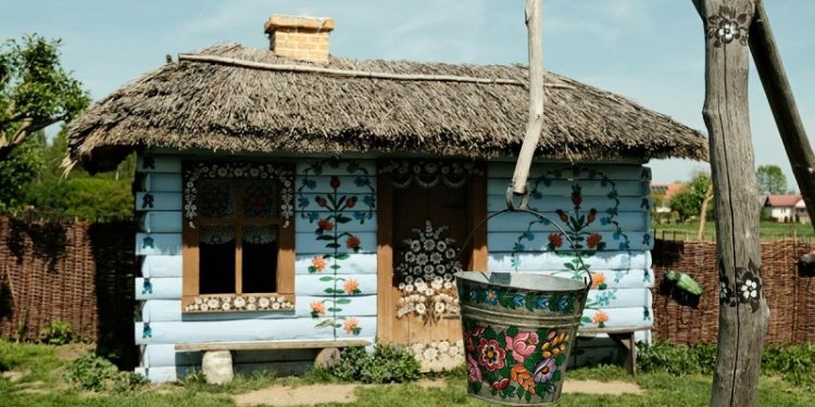 Печь, ковры и кружева: как обустроить дачу в русском стиле