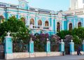 В Москве выставили на торги право арендовать лазурную усадьбу с атлантами
