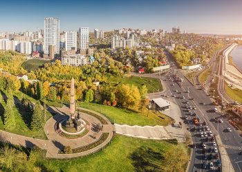 Названы города-миллионники — лидеры по росту цен на жилье за квартал