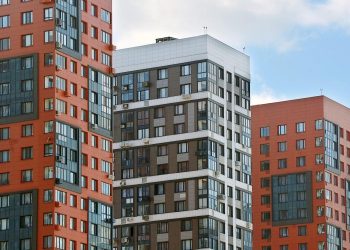 Продажи новостроек в мегаполисах выросли более чем на четверть за месяц