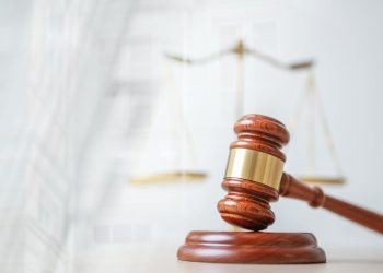 ВС защитил пенсионерку, которой отказали в соцподдержке за долги по ЖКУ