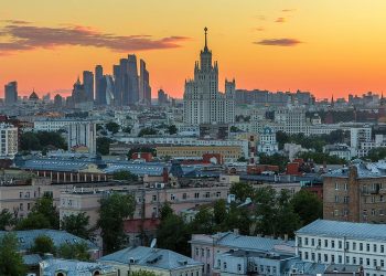 За полгода вторичное жилье в Москве подешевело только в одном округе
