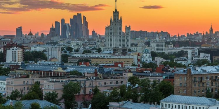 За полгода вторичное жилье в Москве подешевело только в одном округе