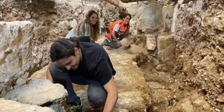 Археологи нашли в Иерусалиме настоящую гробницу Иисуса