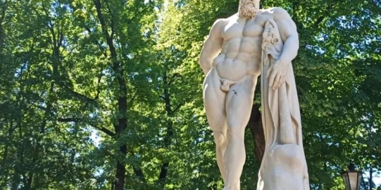 Археологи обнаружили древние ворота с рельефом 12 подвигов Геракла