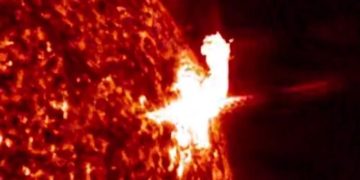 Астроном Киселев рассказал, чем опасны людям мощные вспышки на Солнце