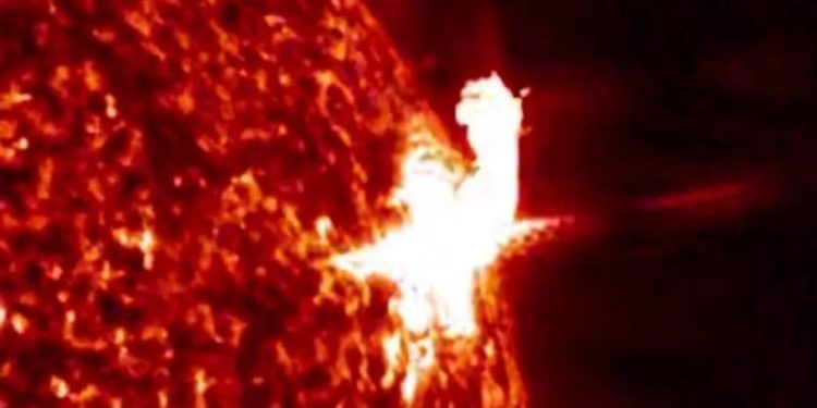 Астроном Киселев рассказал, чем опасны людям мощные вспышки на Солнце
