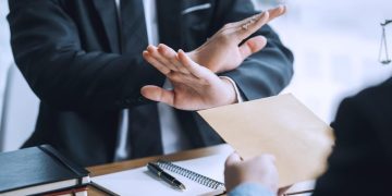 Как оформить отказ от наследства: сроки, документы и образец заявления