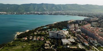 Названа стоимость самого дешевого жилья на популярных курортах России
