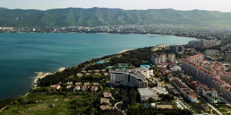 Названа стоимость самого дешевого жилья на популярных курортах России
