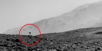 По Марсу бродит «медуза»? На архивном снимке NASA заметили странную фигуру