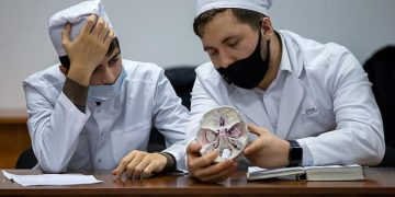 Причуды высшего образования: В медвуз — охотно, а вот врачом-специалистом становиться — дураков нет
