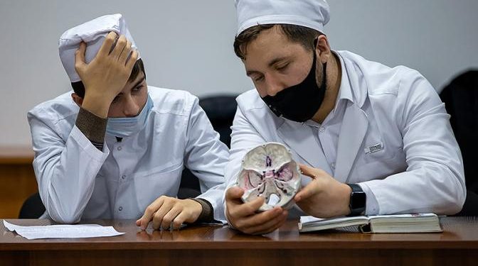Причуды высшего образования: В медвуз — охотно, а вот врачом-специалистом становиться — дураков нет