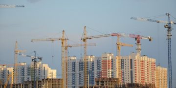 Продажи жилья в новостройках выросли в половине миллионников России