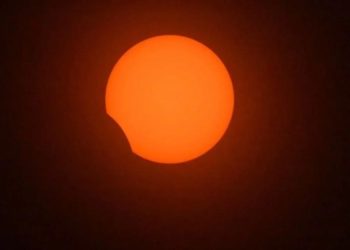 Роскосмос показал снятое с борта МКС фото солнечного затмения